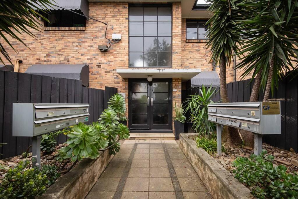 Spacious Style In St. Kilda East - Large Courtyard Melbourne Exteriör bild